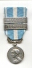 MEDAILLE COLONIALE, récompense les services militaires résultant de la participation à des opérations de guerre, soit dans une colonie, soit dans un pays de protectorat.